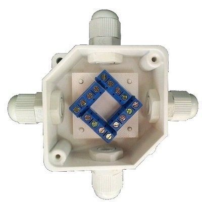 Коробка коммутационная для 4х4 проводов УС-4 (4х4) Коробка коммутационная для 4х4 проводов УС-4 (4х4)