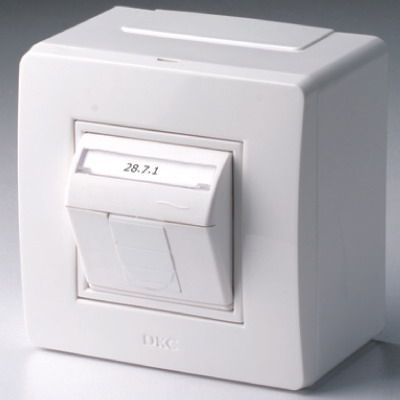 Коробка в сборе с 1 розеткой RJ45, кат.5е (телефон / компьютер), белая Коробка в сборе с 1 розеткой RJ45, кат.5е (телефон / компьютер), белая